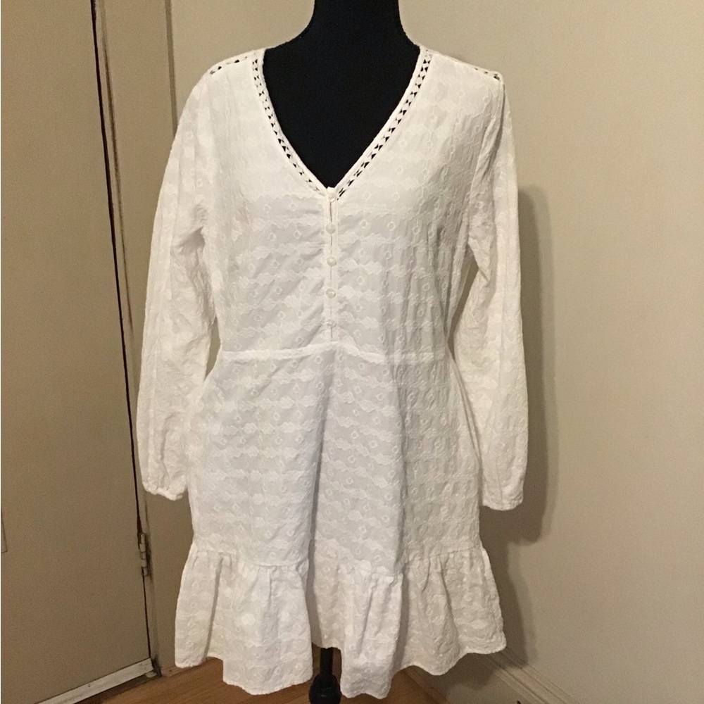 Time and Tru White Long Sleeve Dress